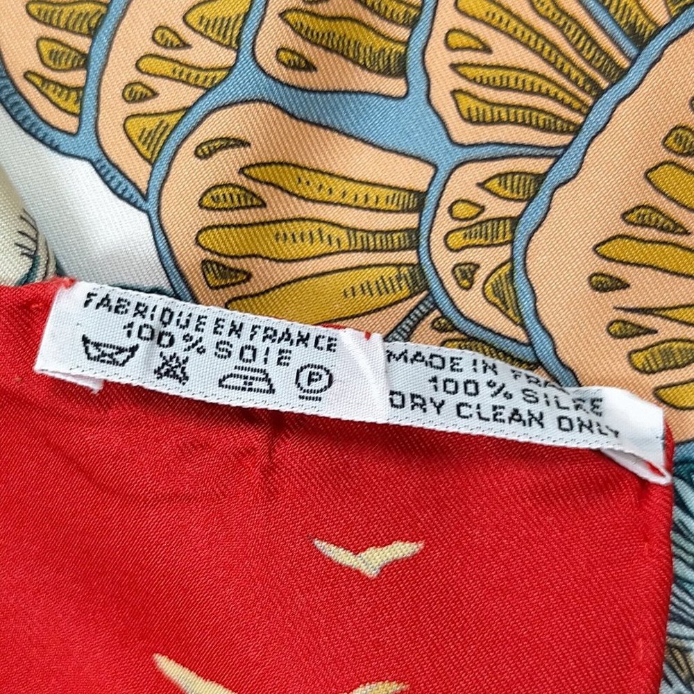Hermes scarf Carre 90 Reds Silk100% - Picture 4 of 10